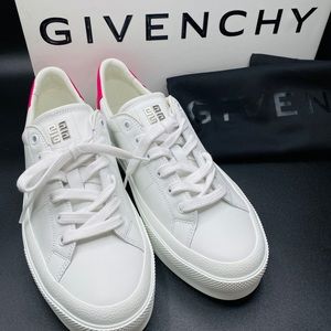 Authentic Women’s City Court Leather Sneakers SIZE 6 NWB